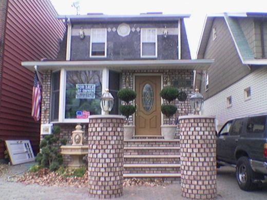 This is an actual house located in Throggs Neck. Yes, that is MARBLE TILE being used as exterior siding!!!!